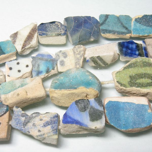 04-002| TOKO-BEADS | Afghan old porcelain pieces