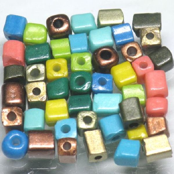 06-013| TOKO-BEADS | Single color, square glass seed beads