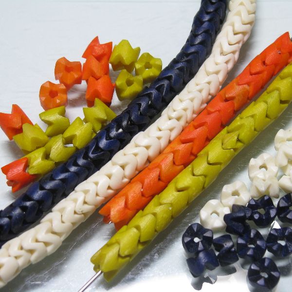 08-005| TOKO-BEADS | Snake beads