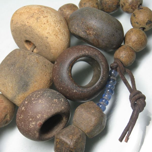 10-019| TOKO-BEADS | Tibetan clay beads