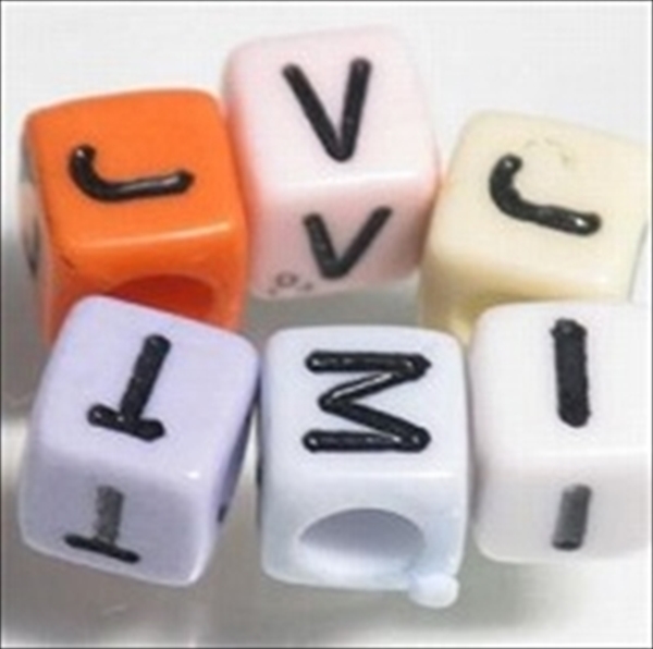 18-002| TOKO-BEADS | Dice-shaped alphabet beads 6mm
