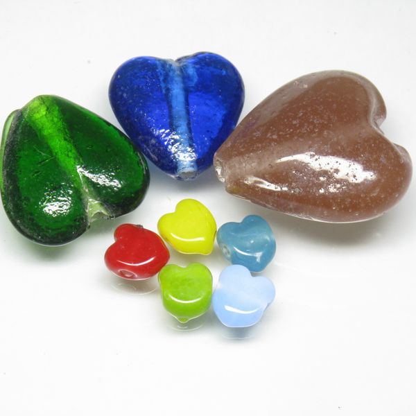 Heart-shaped flat beads.(Vertical and horizontal holes)