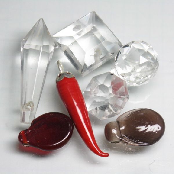 シャンデリアグラス他各種ガラス製チャーム。シャンデリアに使われることを想定して作られたクリスタル調のカットが美しいチャームなど各種ガラスチャームです。