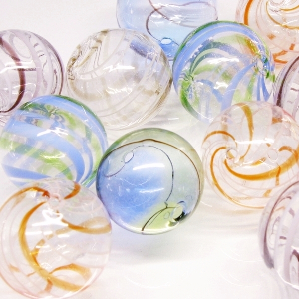 Hollow glass (blown glass beads) Round lampwork bead. TOKO-BEADS named it soap bubble beads. Beads of various sizes are listed.