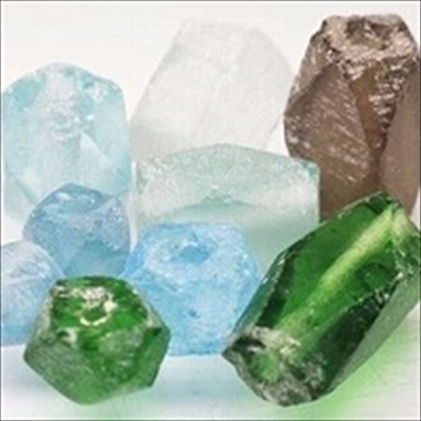 Beads made by cutting recycled glass from multiple sides. There are various manufacturing methods for glass beads, but almost all glass beads are made of so-called 