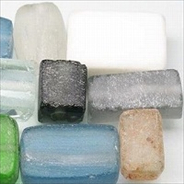 Cube type recycled glass beads. There are various manufacturing methods for glass beads, but almost all glass beads are made of so-called 